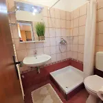 Angela Apartman Kampor