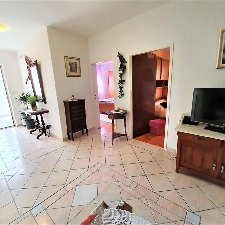 Angela Apartament Kampor