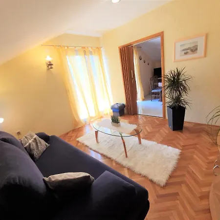 Apartment Angela *