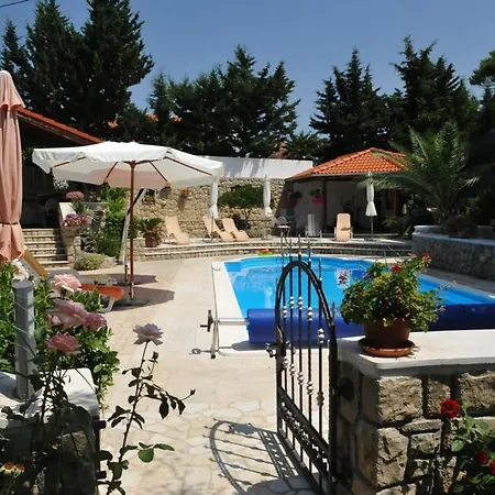 Angela Apartman Kampor